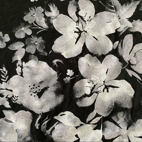 NWOT HANES LIVE LOVE COMFORT WOMENS T-SHIRT - Picture 3 of 7